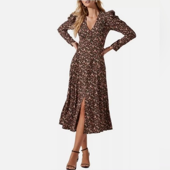 ASTR The Label Dresses & Skirts - ASTR The Label Covered Button Midi Dress in Black Clay Floral READ DESCRIP